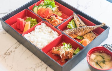 ızgara saba bento