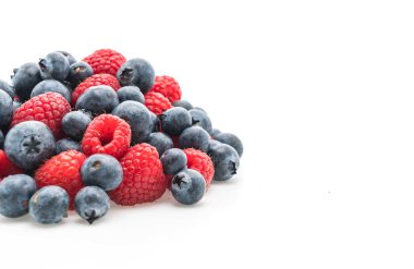 taze yaban mersini ve rasberry beyaz