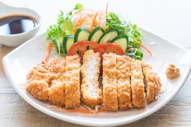 sebze soslu kızarmış pirzola domuz eti