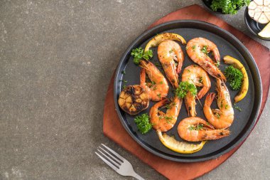 gebakken garnalen met knoflook 