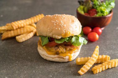 Ev yapımı taze lezzetli burger Close-Up 