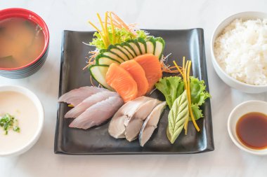 Ham taze Sashimi 