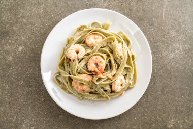 Karidesli ıspanak fettuccini makarna