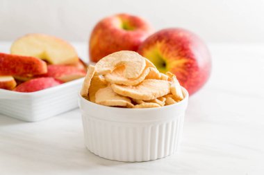 Kurutulmuş elma cips