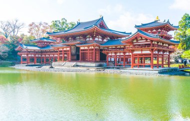 Güzel mimari Byodo içinde Kyoto tapınakta.