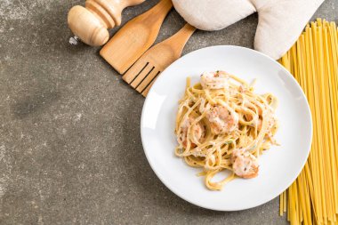 karides ile Fettuccini makarna