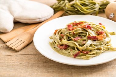 ıspanak fettuccini makarna pastırma ile