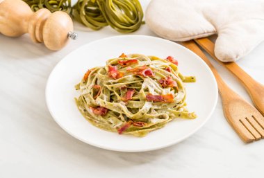 ıspanak fettuccini makarna pastırma ile