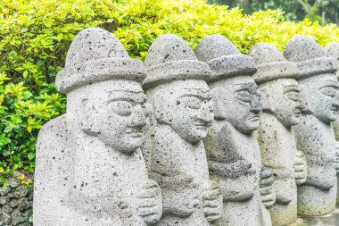 Dol hareubang, Cheonjiyeon Şelalesi'nde Bahçe park