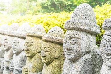 Dol hareubang, Cheonjiyeon Şelalesi'nde Bahçe park