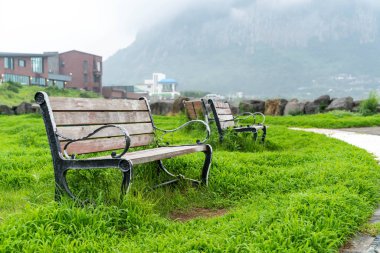 Deniz arka plan ile boş tezgah