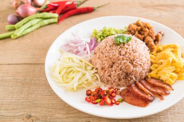 Pirinç ve karides ezmesi.