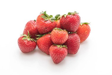 Beyaz arka planda taze çilek