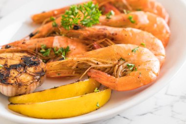 gebakken garnalen met knoflook 