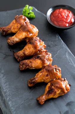 Barbekü tavuk kanadı