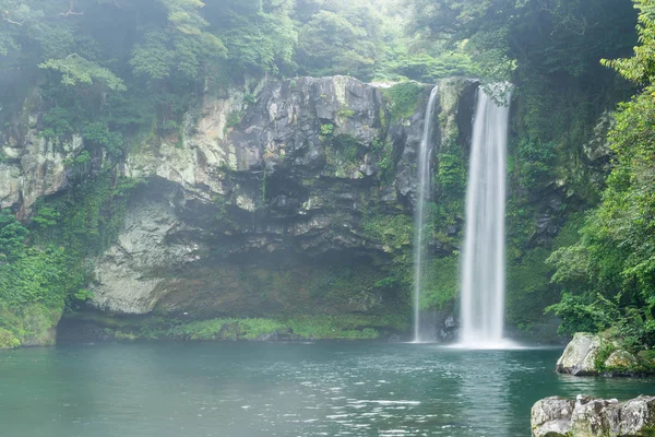 Cheonjiyeon wodospady w Jeju Island — Zdjęcie stockowe