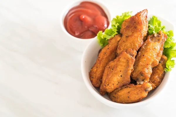 Kızarmış tavuk kanadı.