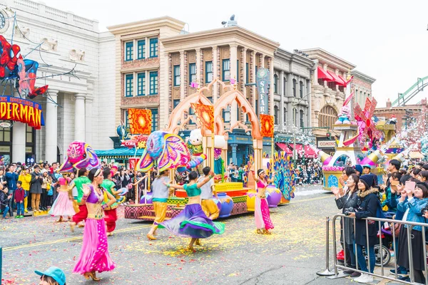 Osaka, Japonya - 21 Kasım 2016: Yeni festivale, yeniden doğmuş Parade, celeb