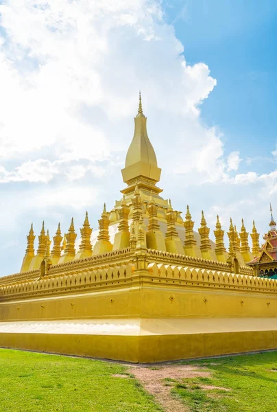Vacker arkitektur på Pha att Luang, Vientiane, Laos. — Stockfoto