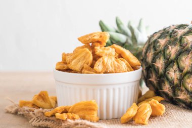 kurutulmuş ananas gevrek cipsi