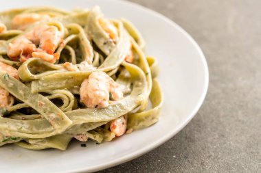 Karidesli ıspanak fettuccini makarna