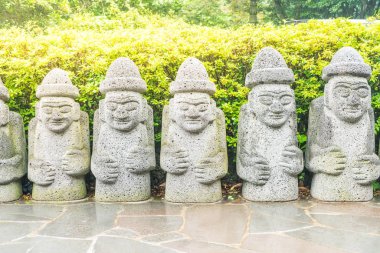 Dol hareubang, Cheonjiyeon Şelalesi'nde Bahçe park