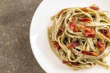 ıspanak fettuccini makarna pastırma ile