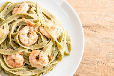 Karidesli ıspanak fettuccini makarna