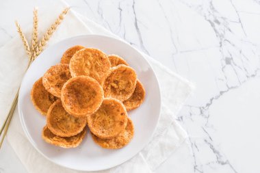 kurutulmuş rendelenmiş domuz etinin pirinç kraker