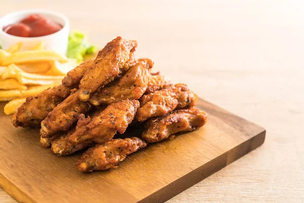 Kızarmış tavuk kanadı.