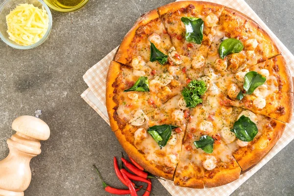 Baharatlı karides (Tom Yum) pizza