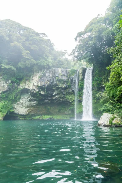 Jeju adasında Cheonjiyeon şelaleler