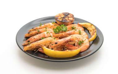 Sarımsaklı ve limonlu kızarmış karides.