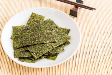 plaka üzerinde kurutulmuş yosun