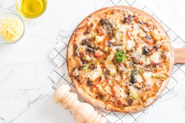 Barbekü domuz eti pizza