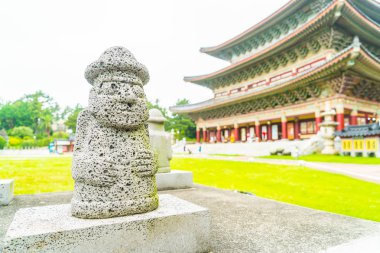 Jeju Adası Yakcheonsa tapınağında DOL Harubang