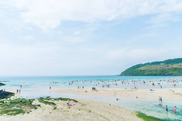 JEJU, KOREA - JULHO 9, 2017: turista apreciado no mar em hamdeo — Fotografia de Stock