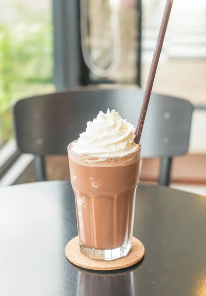 Coklat milkshake dengan krim kocok — Stok Foto