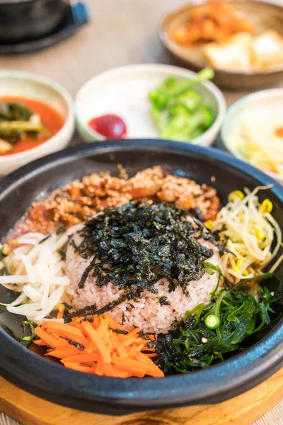 Kore geleneksel yemeği (Bibimbap)