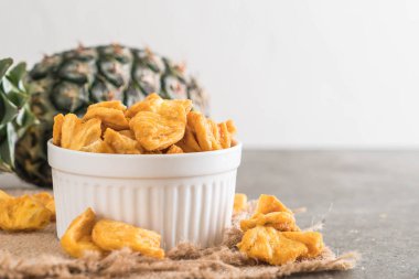 kurutulmuş ananas gevrek cipsi