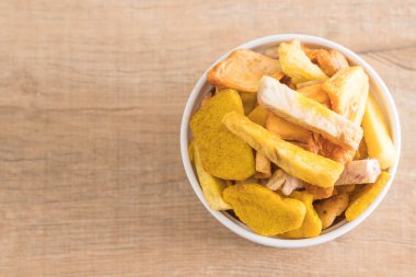 meyve yongaları karıştırın