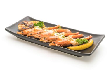 Sarımsaklı ve limonlu kızarmış karides.