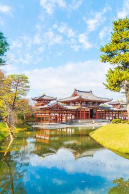 Güzel mimari Byodo içinde Kyoto tapınakta.