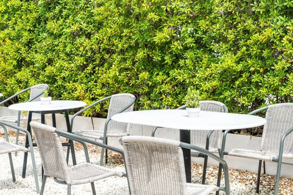 Boş masa ve sandalye 