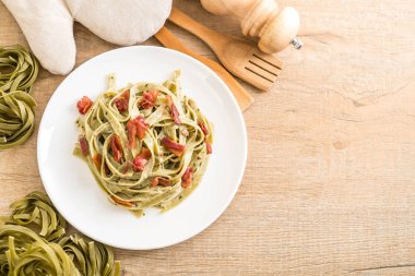 ıspanak fettuccini makarna pastırma ile