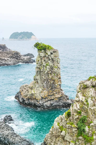 Jeju-do Oedolgae Rock (słynny pomnik przyrody) w Jeju Island, — Zdjęcie stockowe