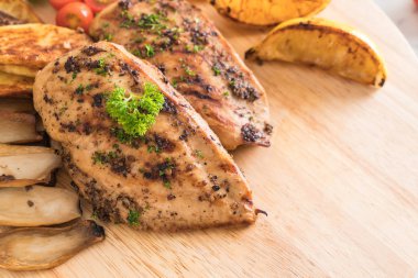 Sebzeli ızgara tavuk biftek 
