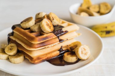 çikolata ile muz gözleme