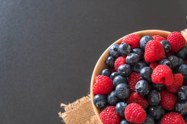 taze yaban mersini ve rasberry 