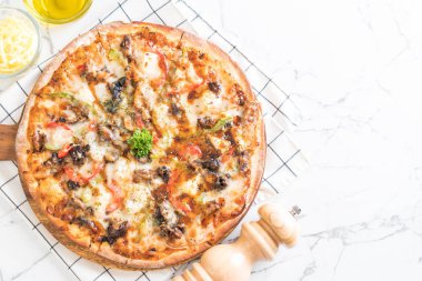 Barbekü domuz eti pizza